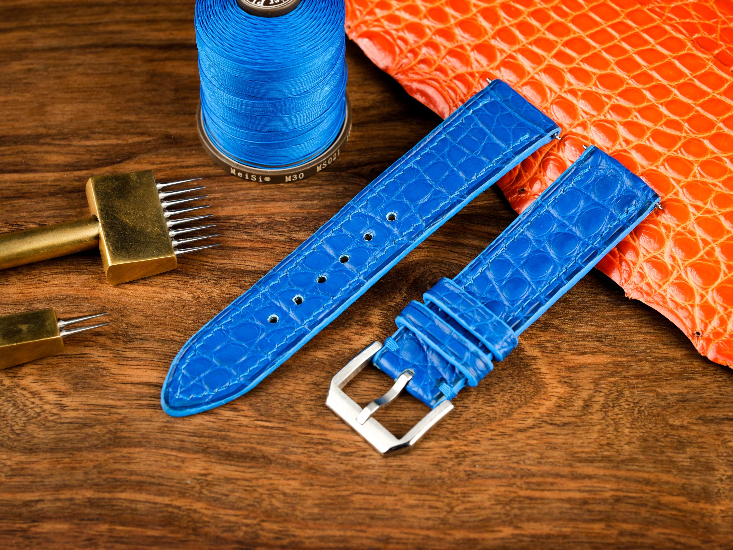 Maßgefertigtes Uhrenarmband aus mattiertem Alligatorleder