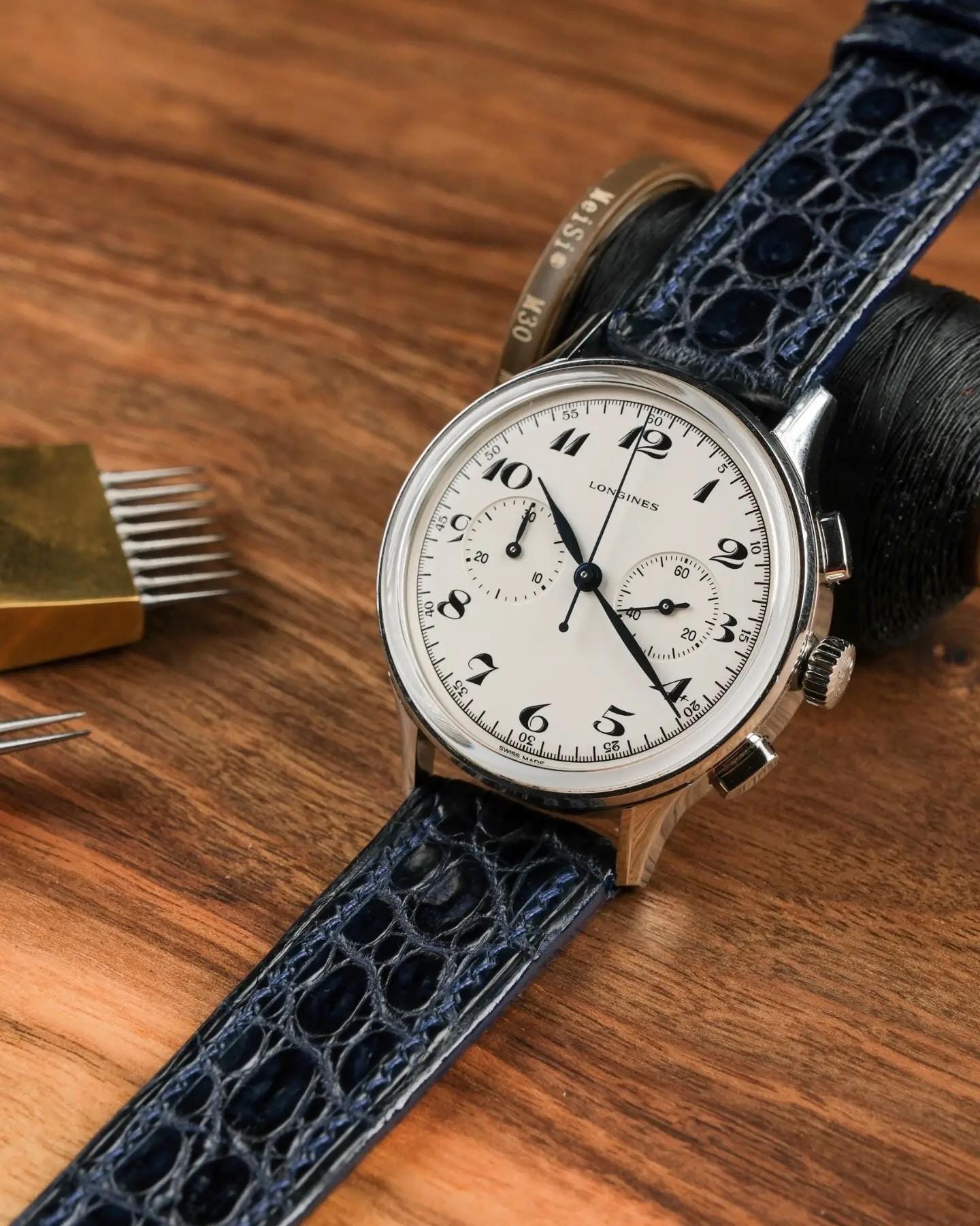 Maßgefertigtes Uhrenarmband aus mattiertem Alligatorleder