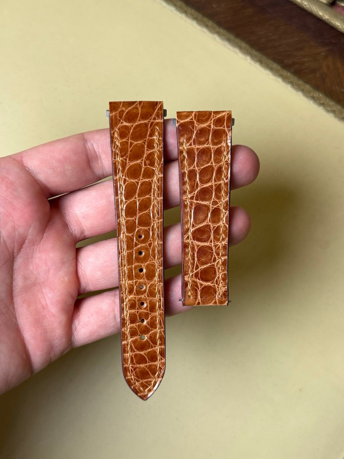 Shiny alligator leather strap for Cartier Santos WSSA – handmade by Atelier Taha