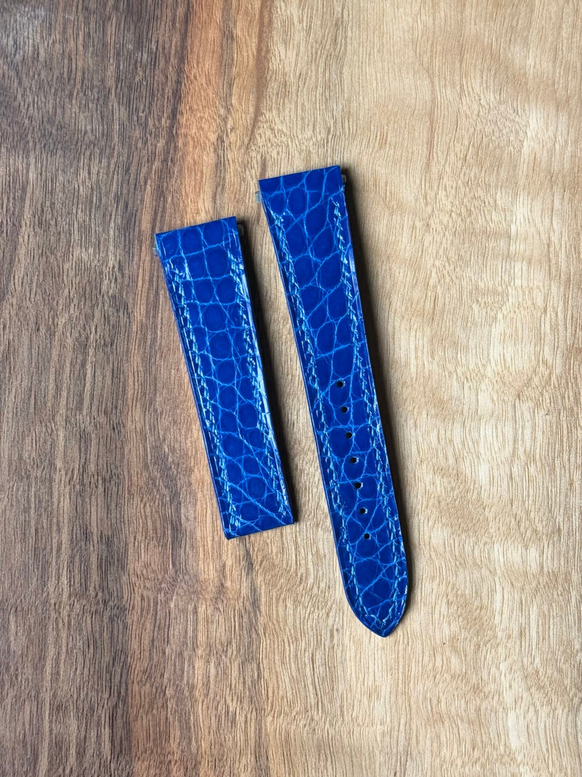 Shiny alligator leather strap for Cartier Santos WSSA – handmade by Atelier Taha