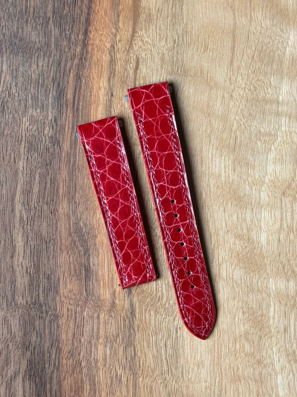Shiny alligator leather strap for Cartier Santos WSSA – handmade by Atelier Taha