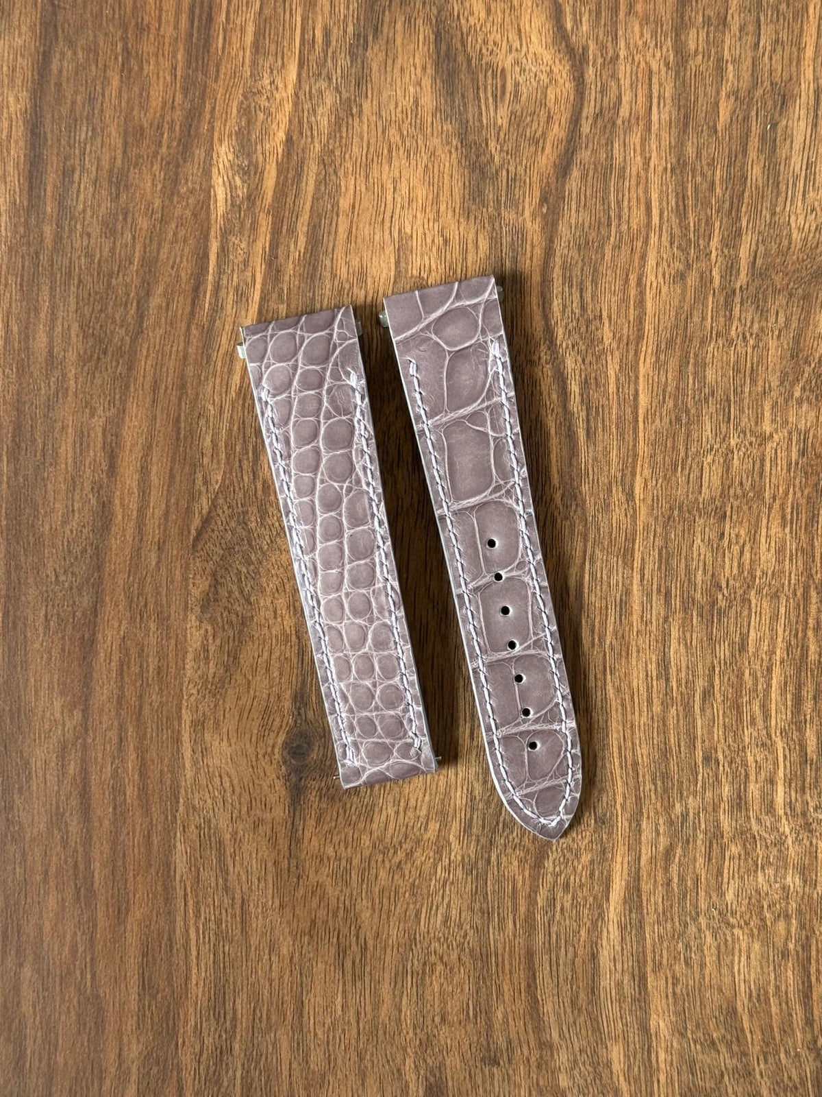 Shiny alligator leather strap for Cartier Santos WSSA – handmade by Atelier Taha