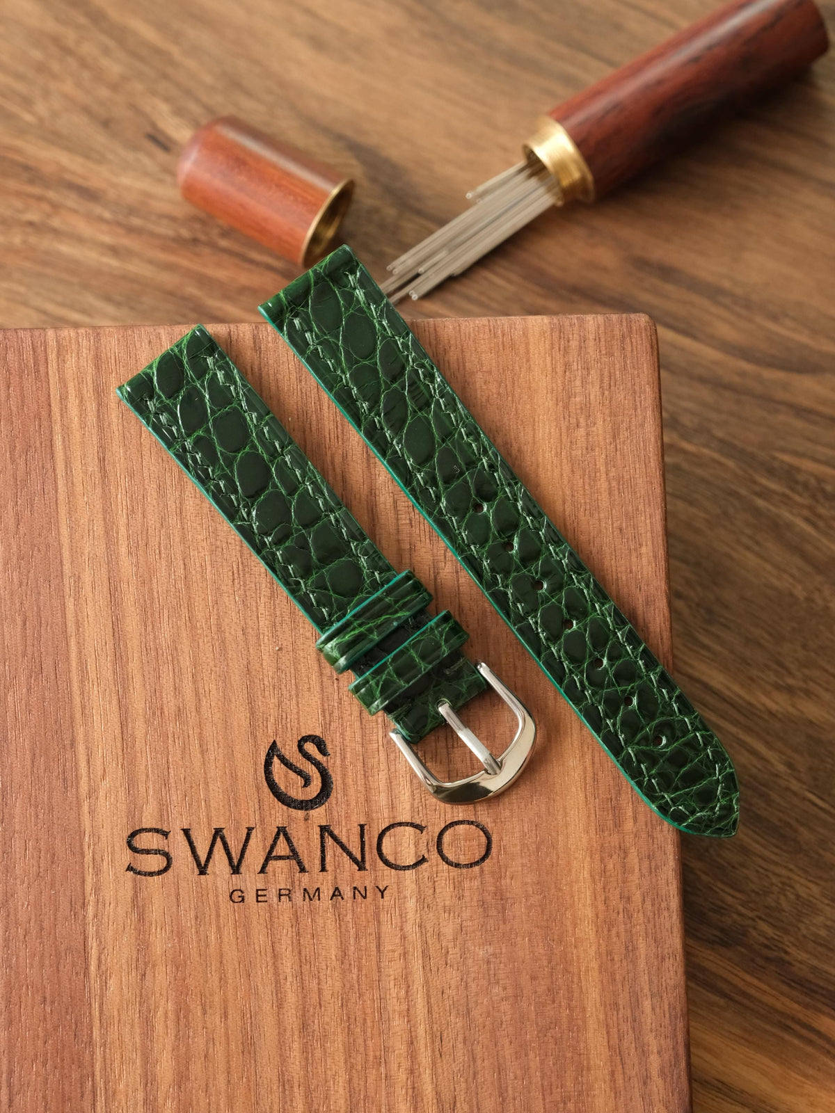 Shiny alligator leather strap for Audemars Piguet Code 11.59 – handmade by Atelier Taha