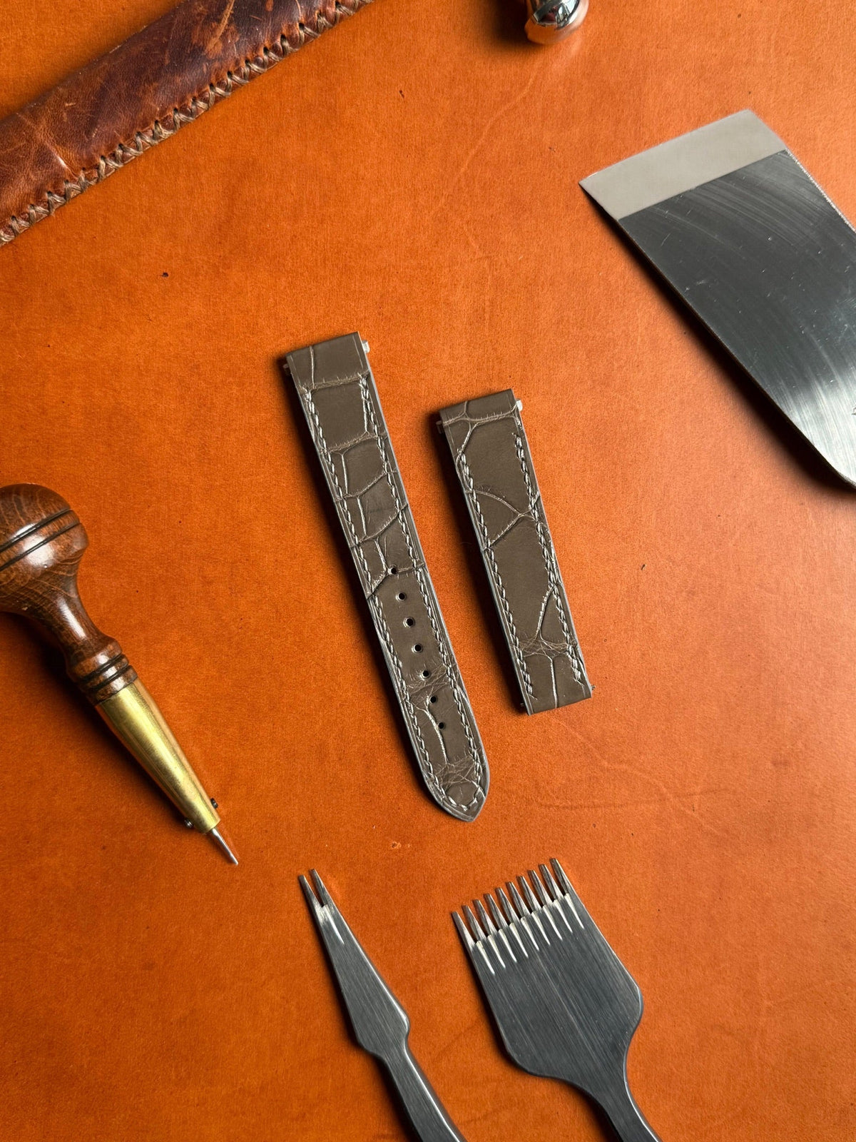 Large grain alligator leather strap – handmade by Atelier Taha