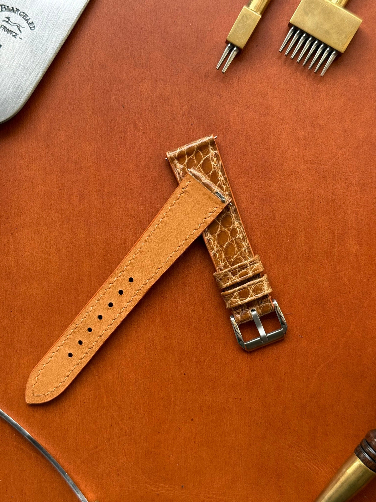 Maßarmband aus Leder – handgefertigt für jede Uhr, Leder nach Wahl