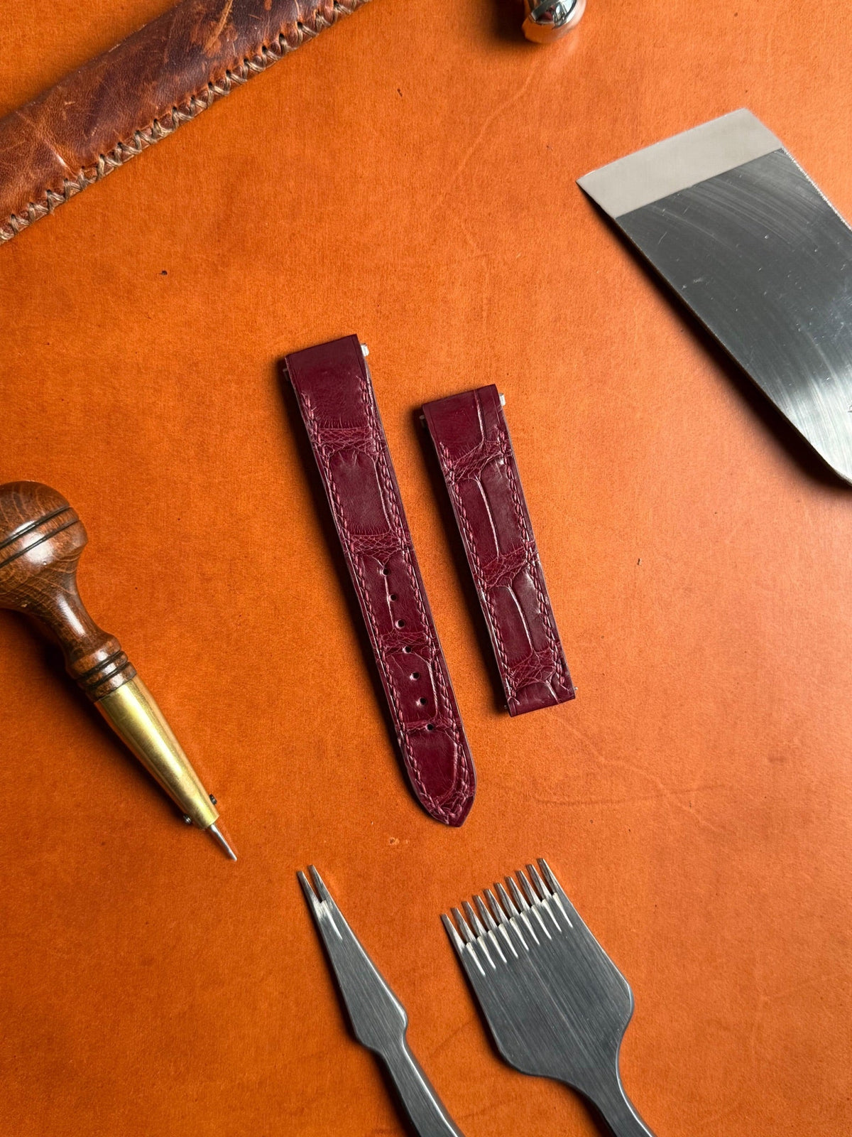Large grain alligator leather strap – handmade by Atelier Taha